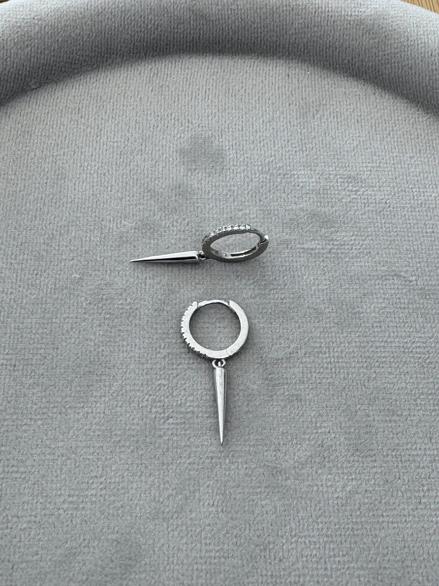 SPIKE HANGING HUGGIE GOLD